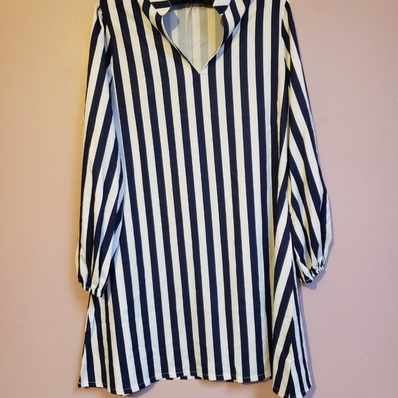 Shein Blue and White Striped Women's Size Medium Mao Collared Top - Gently Used. - Picture 6 of 6